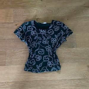 Could fit either Xs- S!